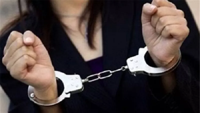 وضعت رقم هاتفها على قناة إباحية بعلم زوجها وحدث شيء مريب