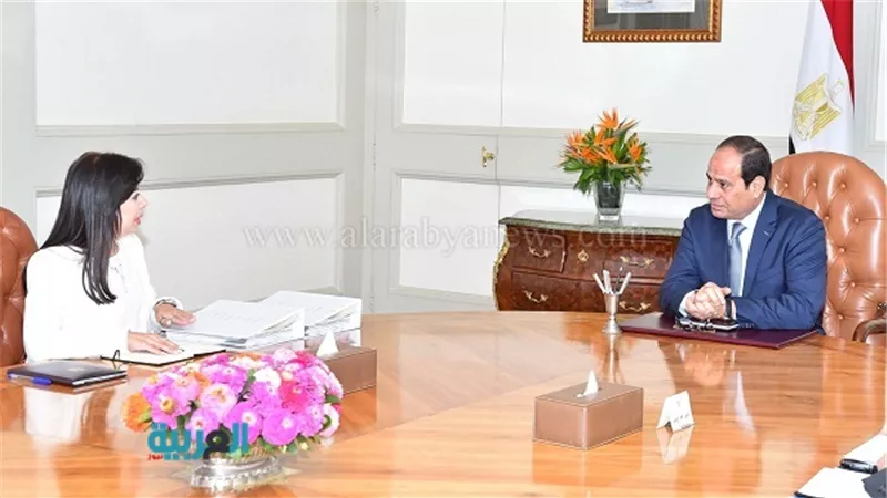 السيسي يتابع تطورات إنشاء المجلس الأعلى للاستثمار مع داليا خورشيد