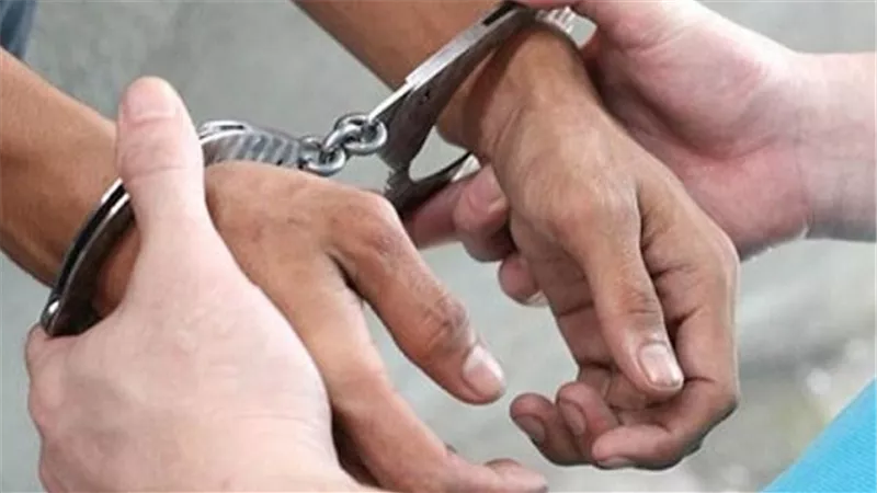 ضبط مسجل خطر بحوزته سلاح ناري وهيروين بالخليفة 
