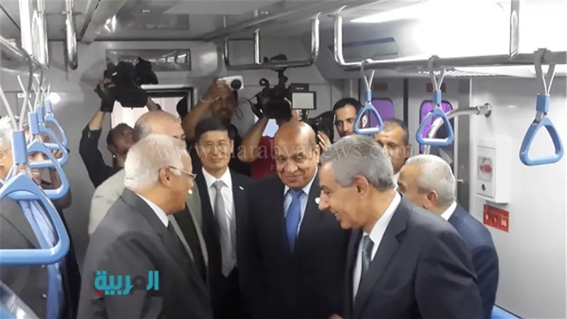 وزيرا الصناعة والنقل يشهدان تسليم 11 عربة قطار مكيف 