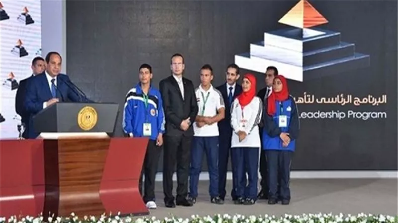 تطوير القطاع السياحي وأزمة الدولار على مائدة 