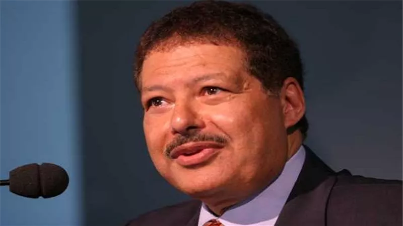  ومضات من حياة أحمد زويل الأسرية.. الحب الأول في جامعة الإسكندرية.. والزوجة الثانية من سوريا.. لديه 4 أبناء.. ووصيته الأخيرة الدفن بتراب مصر