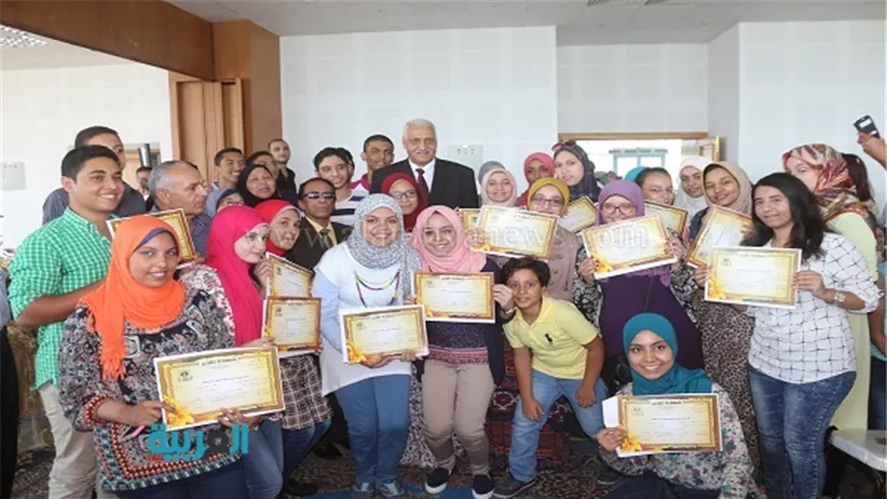 محافظ السويس يكرم الدفعة الثانية من أوائل الثانوية