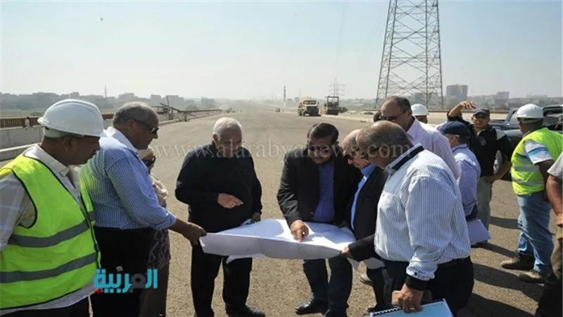 بالصور.. وزير النقل يتفقد أعمال تنفيذ الطريق الدائري الإقليمي 