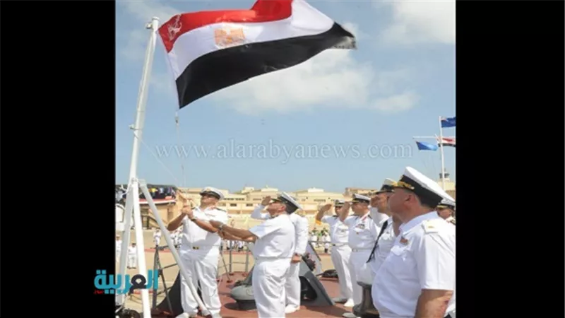 رفع العلم المصري على لنش الصواريخ الروسي 