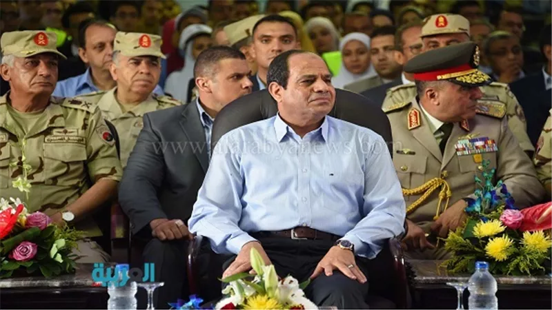 السيسي يستمع إلى شرح بشأن أنفاق قناة السويس 