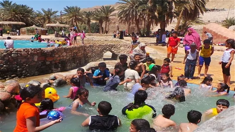 وزير السياحة عن صور 