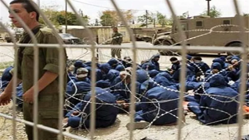 مئات المعتقلين في سجون الاحتلال يعلقون إضرابهم 