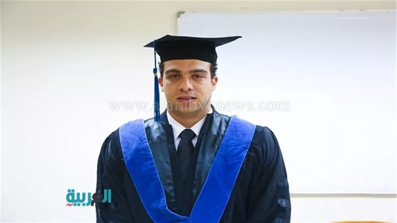 ضابط شرطة يحل أزمة الاقتصاد بـ