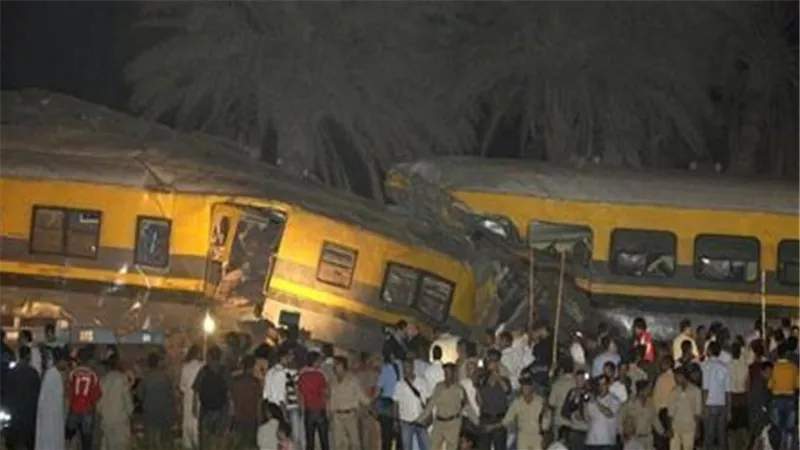 إصابة شخص في تصادم قطار بجرار زراعي بـ