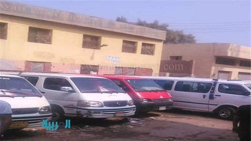 بالصور.. سائقو موقف العياط يضربون عن العمل للمطالبة بتطويره 