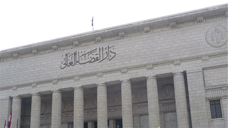 وصول الضابطين المتهمين بقتل عامل مركب لـ