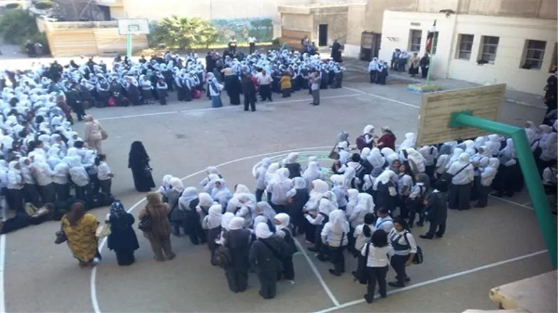 قطار التحرش يصل المدارس والمعلمين أولى الركاب.. مدرس يجرد تلميذته من ملابسها وآخر يحاول اغتصاب 12 طفلة.. طالب 8 سنوات يهتك عرض زميلته