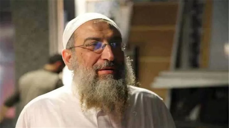 فتاوى أثارت الجدل حول ياسر برهامي.. الشيخ أباح عدم وجوب الدفاع عن العرض.. وحلل لمس الحائض للقرآن.. حرم قتل الزوجة اذا اُكتشف خيانتها.. ورفض مشاهدة مباريات كأس العالم 
