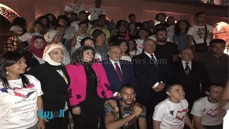 وزير السياحة يستقبل وفدًا من أبناء الجالية المصرية بفرنسا