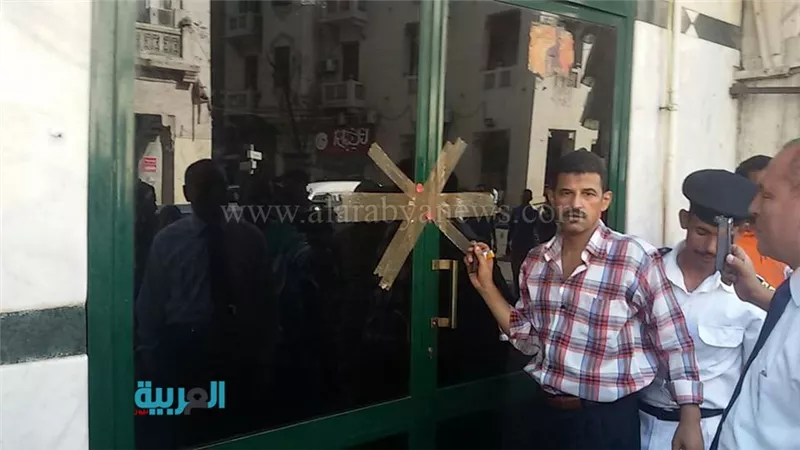 بالصور..غلق 4 مقاهِ مخالفة بمصر الجديدة 