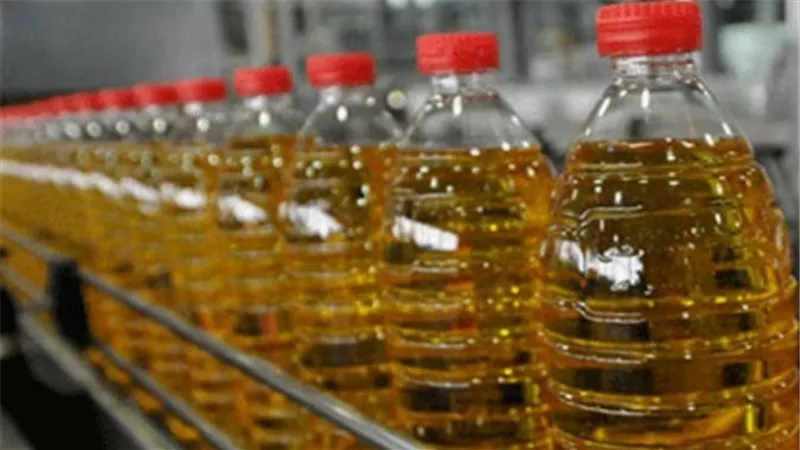 ضبط طن و600 كيلو زيوت طعام مجهولة المصدر بالشرقية