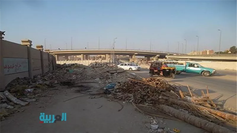 بالصور.. رفع 30 نقلة مخلفات هدم وبناء بمنطقة أرض مطار إمبابة 