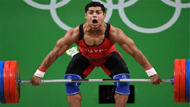 محمد إيهاب: تتويجي بالميدالية الأولمبية تخليدًا لذكرى والدي