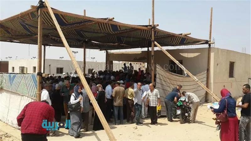 بالصور.. بدء تطوير مدخل مدينة العبور والطريق الرئيسي