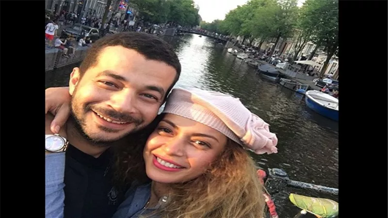 صورة داليا مصطفى وزوجها شريف سلامة تشعل 