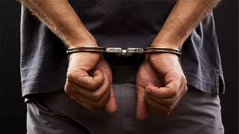 ضبط لص الفرامل أثناء تسطحه أعلى قطار بالإسكندرية 