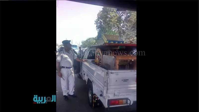 بالصور.. حملة لإزالة الباعة الجائلين بمنطقة السيدة عائشة
