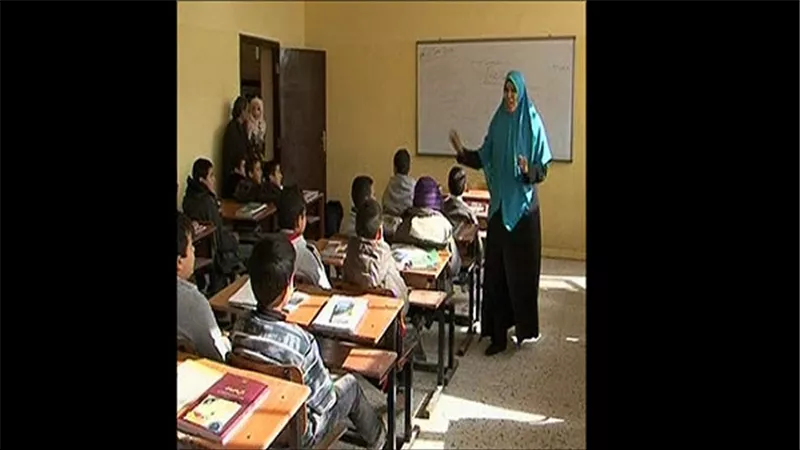 حكايات من معاناة المغتربات في مطروح.. جلسات عرفية بدوية لإجبارهن على زي محدد.. مقرات سكنية مشتركة.. والمعلمات عن الاختلاط بالرجال: