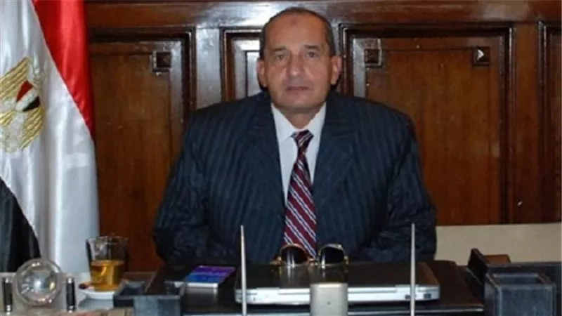 وزير الزراعة يتفقد شركة لتصنيع 