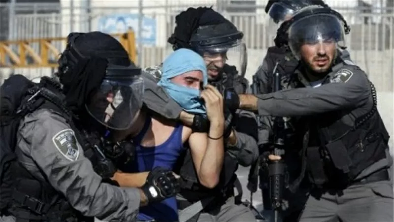 إسرائيل تعتقل مجموعة من الفلسطينيين جندهم 