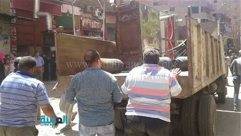 بالصور.. حملة مكبرة بترعة الزمر في أوسيم