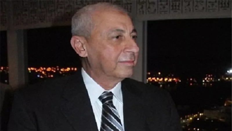 محافظ أسوان يقوم بجولة مفاجئة بسيارة ملاكي صغيرة