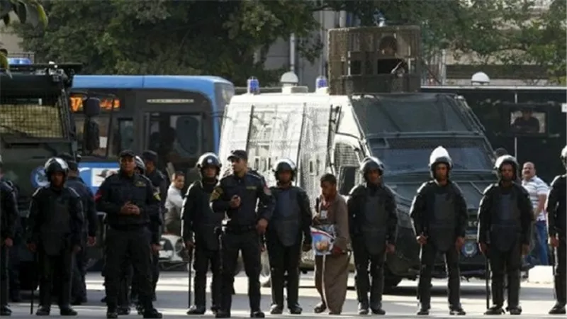 انتشار أمني مكثف بالقاهرة الجديدة لضبط قتلة 
