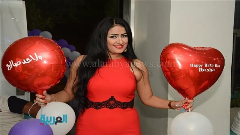 بالصور.. رشا رشوان تحتفل بطرح أحدث أغنياتها 