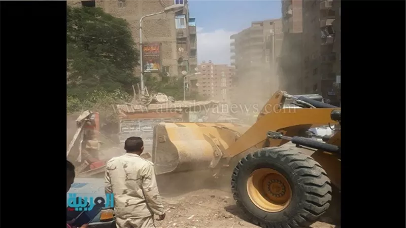 بالصور.. حملة لإزالة الإشغالات المخالفة بالعمرانية 