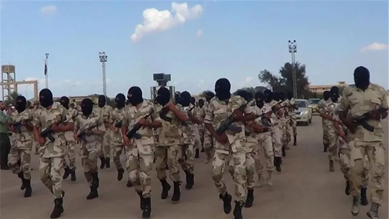 الصاعقة الليبية: المحاور الغربية لمدينة بنغازي تشهد قصفًا جويًا 