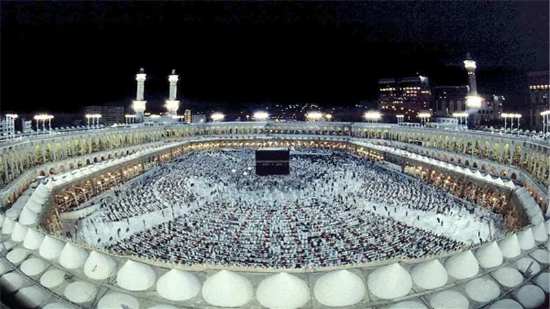 قائد قوات أمن الحج يرأس اجتماعًا لبحث الأنظمة الأمنية هذا العام