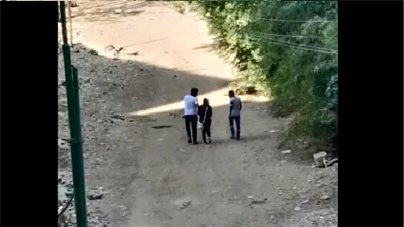 بالصور.. شابان يخطفان فتاة لاغتصابها وسط الزراعات في القليوبية