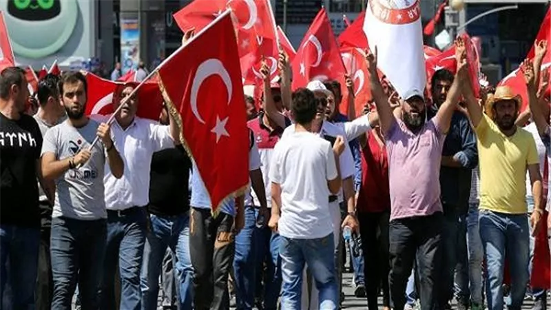 تركيا تعتقل مستشارًا في رئاسة الأركان العامة عقب محاولة الانقلاب