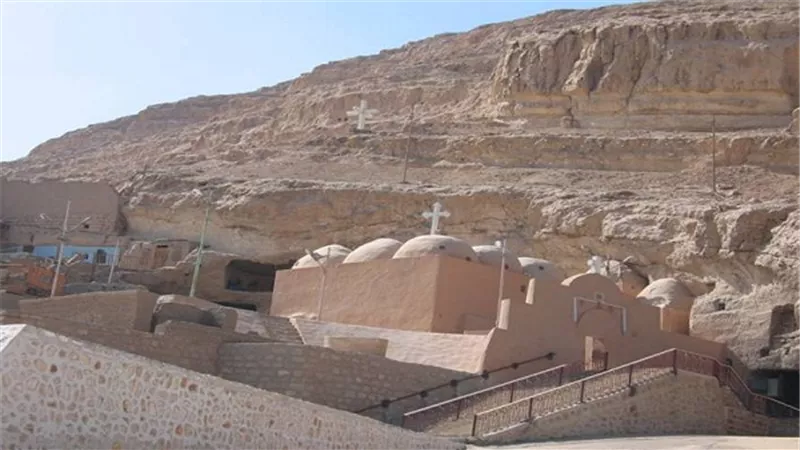 جبل درنكة.. عندما تحل بركات العذراء أسيوط ويتبرك بنورها البشر من كل لون