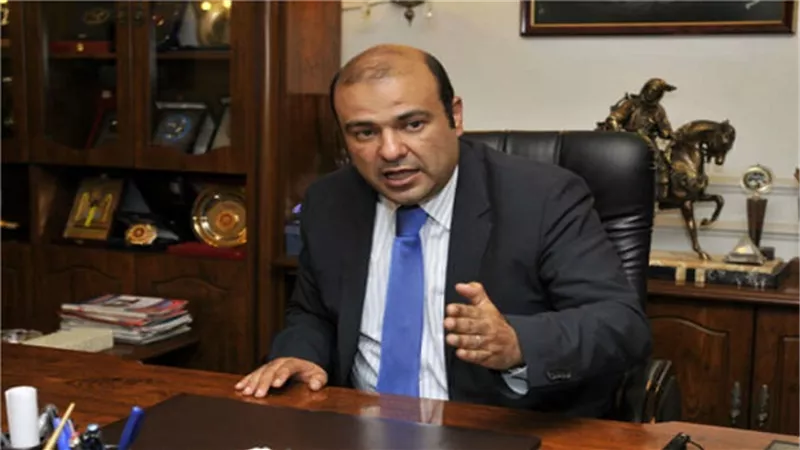 بعد اتهامه بالإقامة في فندق فاخر كلف الدولة 7 ملايين جنيه.. برلمانيون يطالبون بإقرار الذمة المالية لوزير التموين.. كارولين ماهر: 