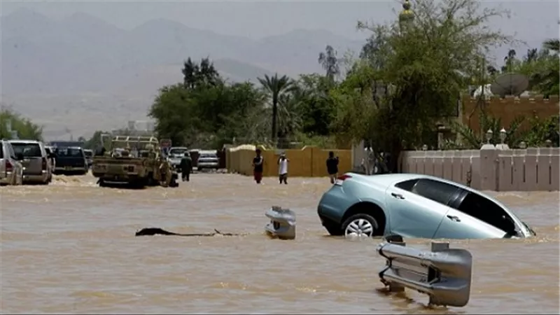 مصرع وإصابة 16 شخصًا في إعصار يضرب غرب اليمن