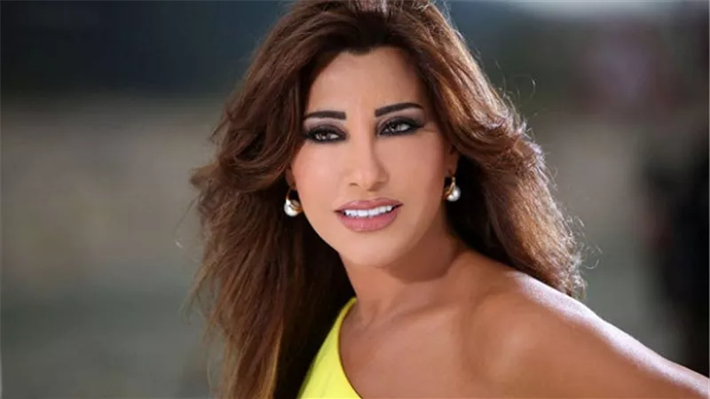 نجوى كرم تتألق بالأبيض في حفلها 