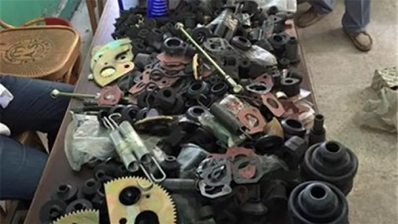 ضبط 250 ألف قطعة غيار دراجات نارية مجهولة المصدر بالظاهر 