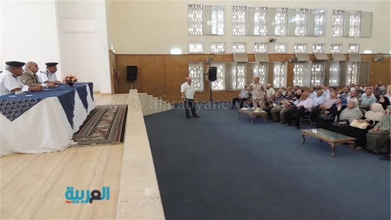 بالصور.. مدير أمن السويس يلتقي حجاج بيت الله الحرام