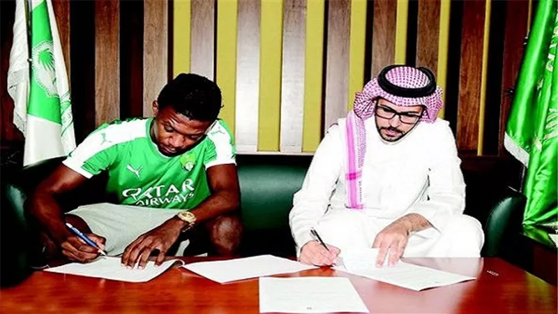 الأهلي السعودي يجدد عقد الخطيب لمدة 4 سنوات