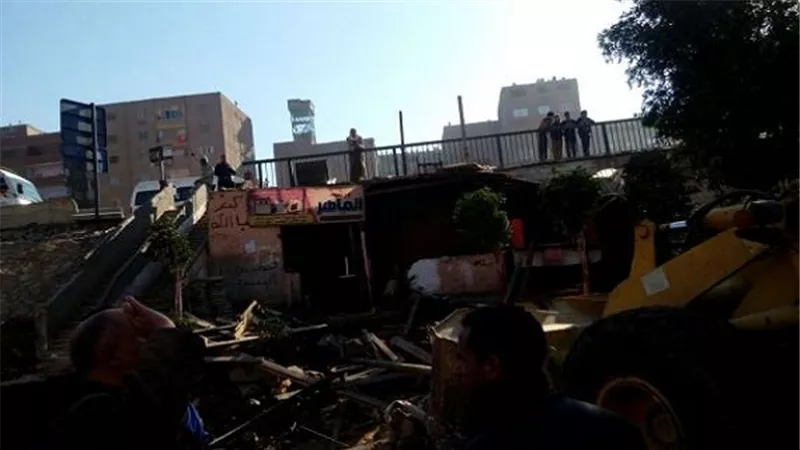 حملة لهيئة الطرق لإزالة الإشغالات والمخالفات أعلى 