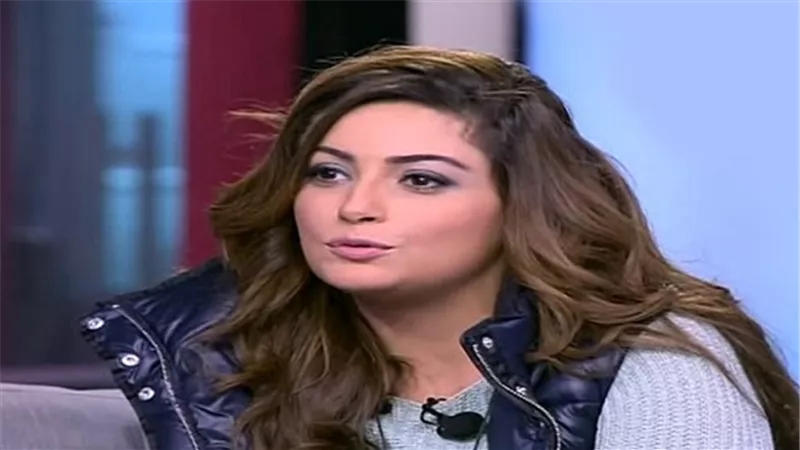 إنجي أباظة تداعب جمهورها على 