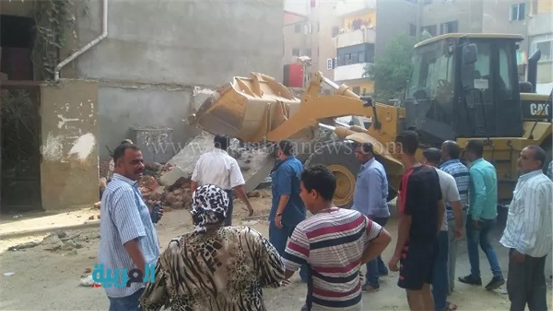 بالصور.. حملة لإزالة الأكشاك المخالفة بالمقطم