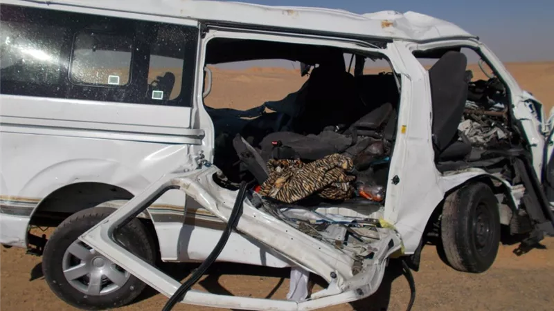إصابة 3 بينهم مجند إثر انقلاب سيارة بطريق الإسماعيلية الصحراوي
